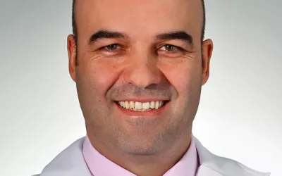 Jorge Calvo de Mora Dr. Jorge Calvo de Mora, especialista en Cirugía Oral y Maxilofacial, director d