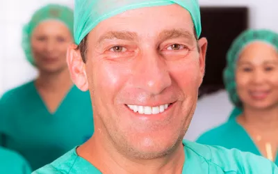 Dr. Francisco Martín Espinosa, experto en alopecia Dr. Francisco Martín Espinosa, experto en tratamiento de la alopecia