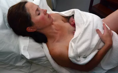 Atonía uterina Mujer con atonía uterina en el posparto