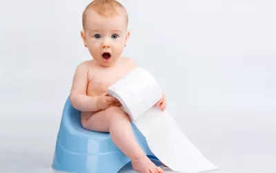 ¿A qué edad comienzan a usar el baño solitos?