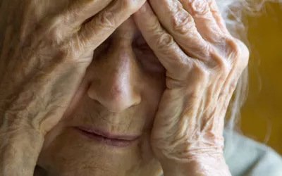 Mujer con signos de demencia Demencia
