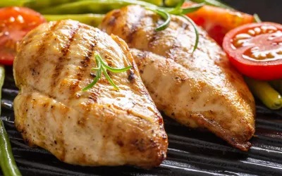 Plato que cubre las necesidades nutricionales del paciente hepático