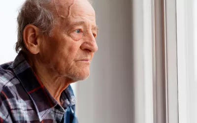 Hombre con síntomas de demencia producida por la enfermedad de Huntington