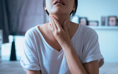 Mujer con miedo a tragar