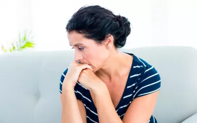 Síndrome del nido vacío Mujer con el síndrome del nido vacío