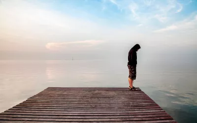 Persona intentando suicidarse