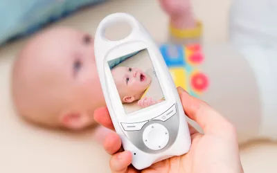 Vigilabebés en el que se ve la imagen de un bebé dormido Vigilabebés