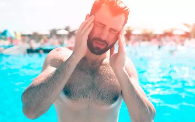 Hombre con signos de un golpe de calor Golpe de calor