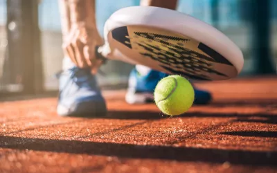 Pala de pádel Jugando con una pala de pádel