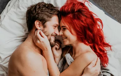 Beneficios del sexo para la salud Pareja en la cama