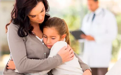 Miedo a la bata blanca Niña con miedo al médico