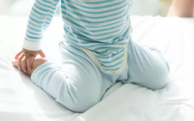 Sentarse en W, ¿supone algún riesgo para tus hijos? Sentarse en W