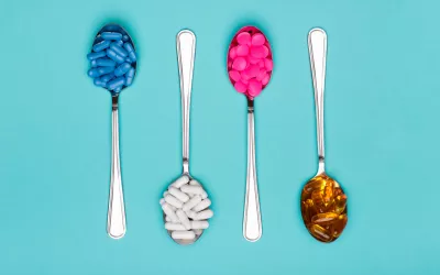 Excipientes, qué son y posibles riesgos para la salud Excipientes en cucharas