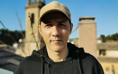 Entrevista con el divulgador científico autor de ‘Microbios’ Sheddad Kaid-Salah Ferrón