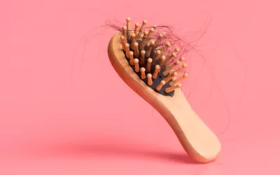 Cómo evitar la caída del cabello Por qué se nos cae el pelo y cómo frenar su pérdida