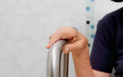 Cómo adaptar el baño para las personas mayores Baño adaptado para mayores