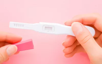 Mujer dando de mamar a su bebé