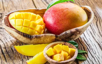 Mango: usos y virtudes de esta fruta tropical Mango, beneficios y cómo usarlo en la cocina (+recetas)