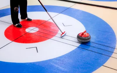 Curling, precisión sobre hielo: cómo se juega Curling: reglas, beneficios, materiales y cómo se juega