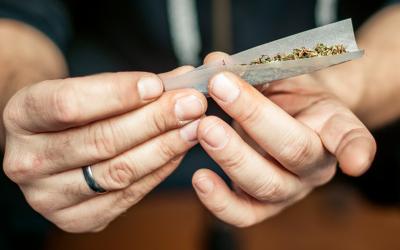 Los consumidores de cannabis necesitan más sedantes 