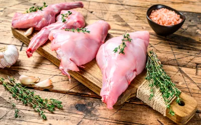 Carne de conejo: beneficios, propiedades y consejos de compra Carne de conejo troceada