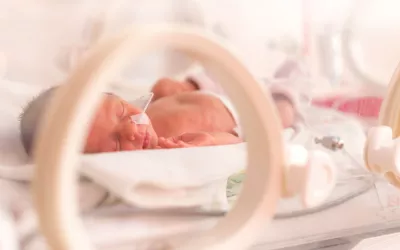 Bebé prematuro en la incubadora