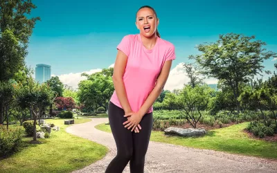 Mujer sufriendo incontinencia urinaria mientras practica running