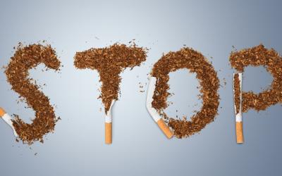 Palabra STOP formada por el tabaco picado de varios cigarrillos