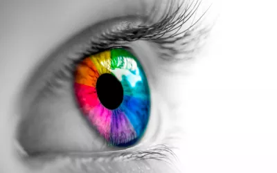 Operación para cambiarse el color de los ojos: riesgos de esta moda Fotografía de un ojo con varios colores