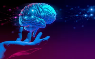 Holograma del cerebro humano que representa su estudio Mano sostiene holograma del cerebro humano