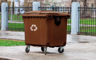 Contenedor marrón para reciclar materia orgánica
