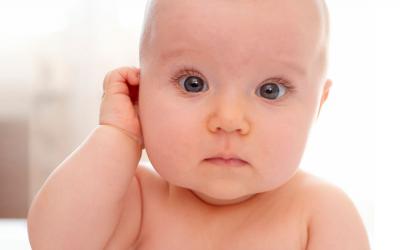 Bebé con problemas de audición