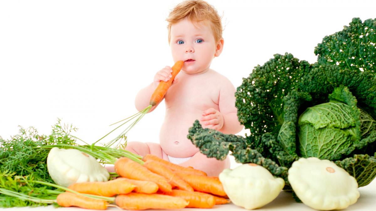 Los mejores trucos para que tu bebé empiece a comer fruta y