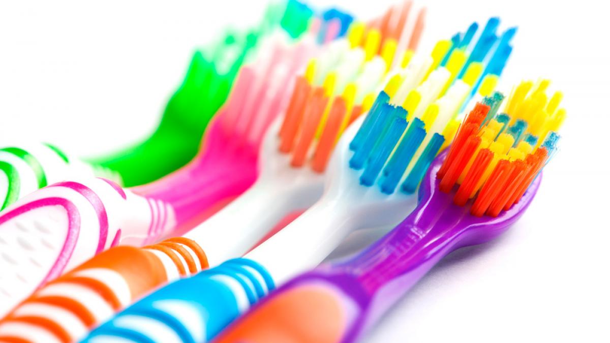 Higiene dental: ¿por qué los cepillos de dientes tienen cerdas de