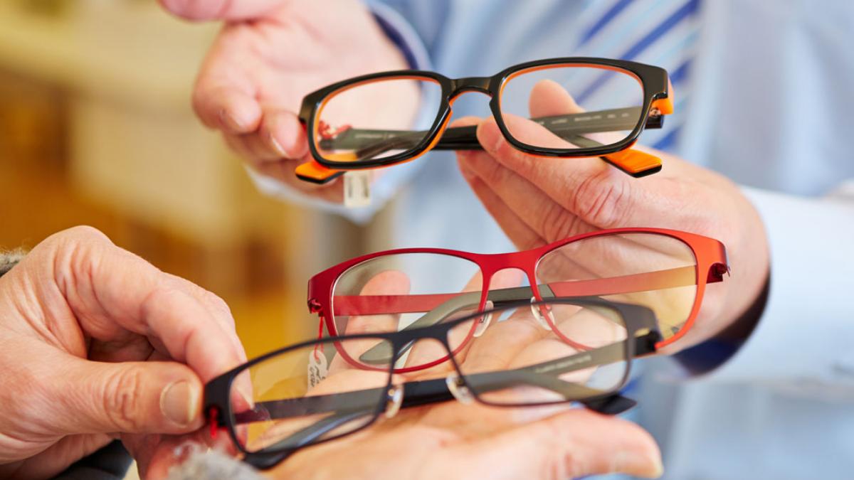 llenar Comportamiento Personal Tipos de monturas de gafas para mayores - Tercera edad