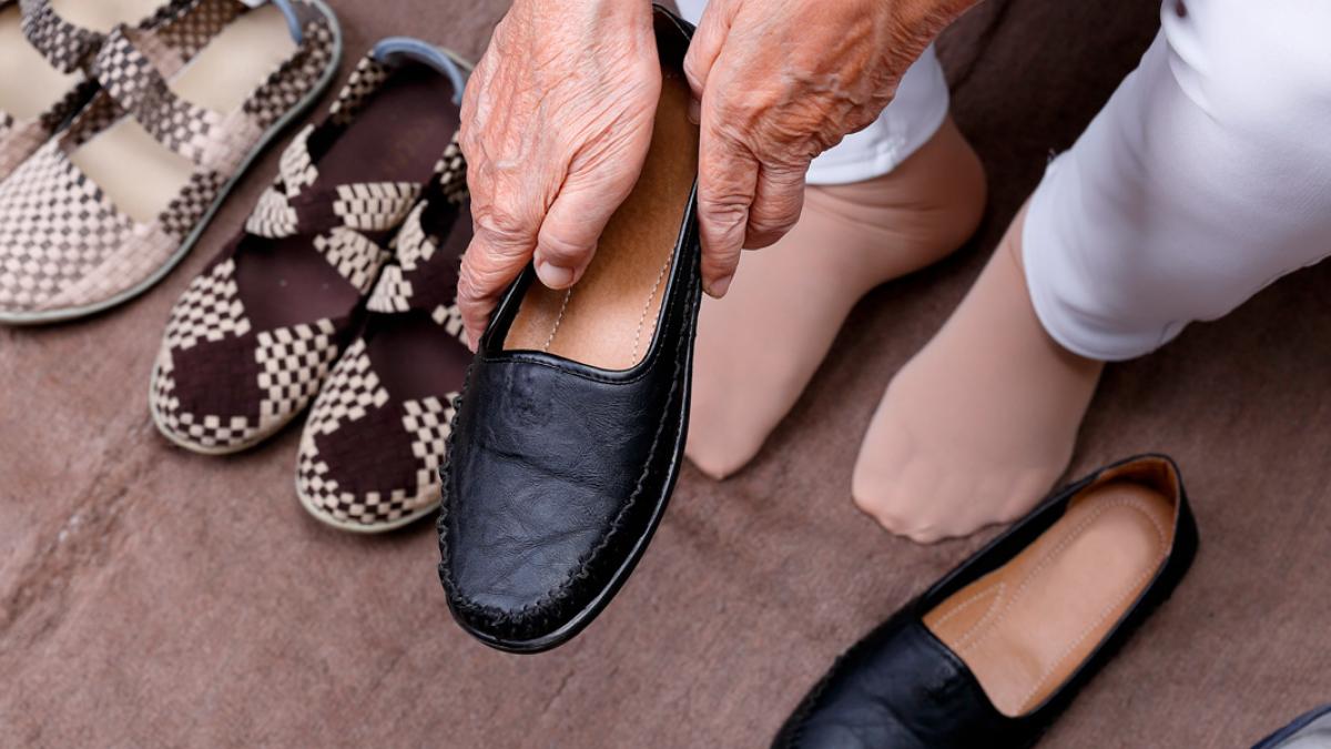 Cómo ha ser el calzado adecuado para las mayores