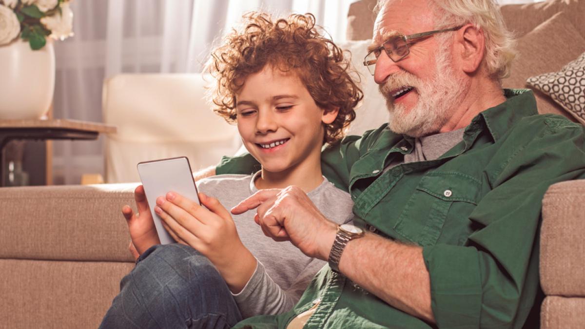 El móvil y los abuelos: así utilizan el smartphone los mayores de 60 años