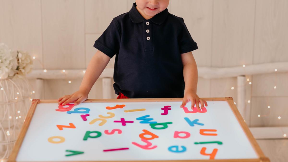 Mesa de Luz Montessori de forma SENCILLA Y ECONÓMICA