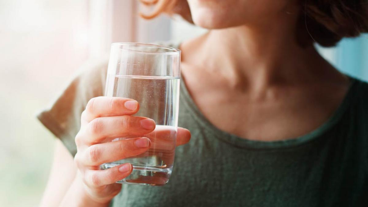 Cinco trucos de nutricionista para beber más agua