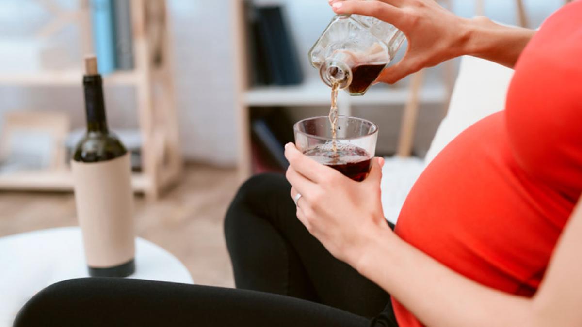 Beber alcohol embarazada puede alterar la forma de la cara del bebe