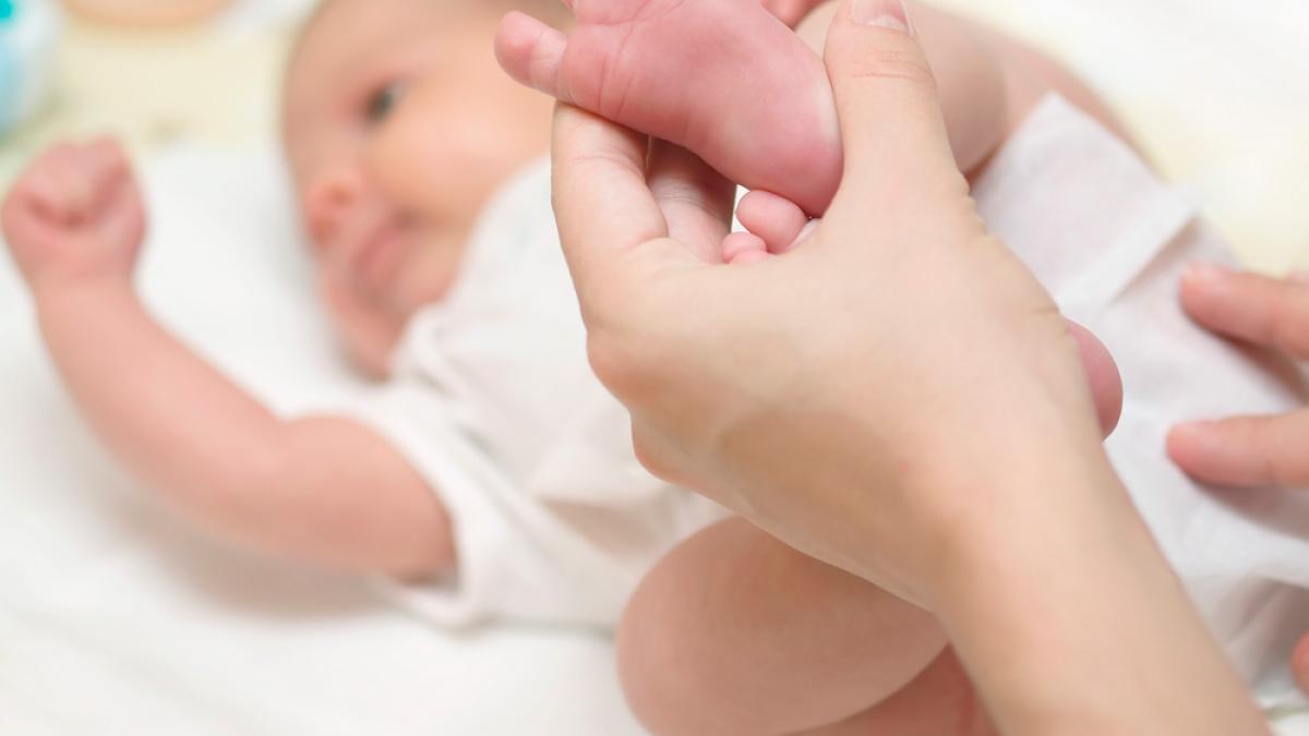 Cómo cambiar el pañal a tu bebé recién nacido, paso a paso