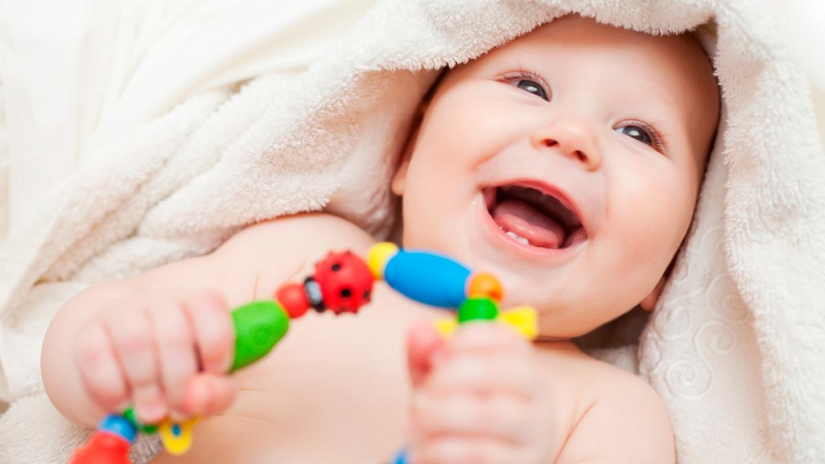 Los juguetes del bebé: la importancia del juego en el recién nacido